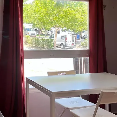 캠프장 Bungalows Zaragoza Camping *