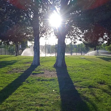 مكان تخييم Bungalows Zaragoza Camping